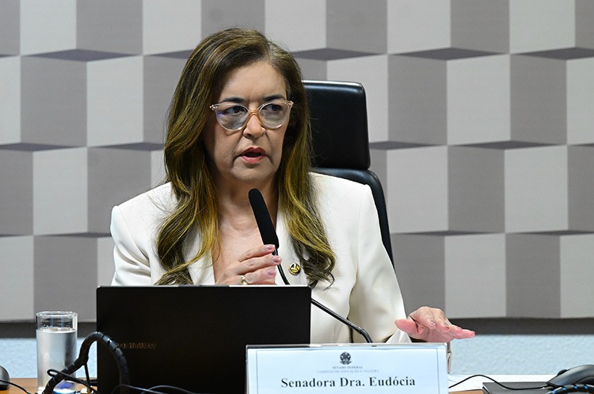 Mesa: 
presidente eventual da CE, senadora Dra. Eudócia (PL-AL) - em pronunciamento.