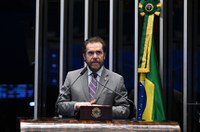 Plínio Valério critica operações contra garimpo no Amazonas