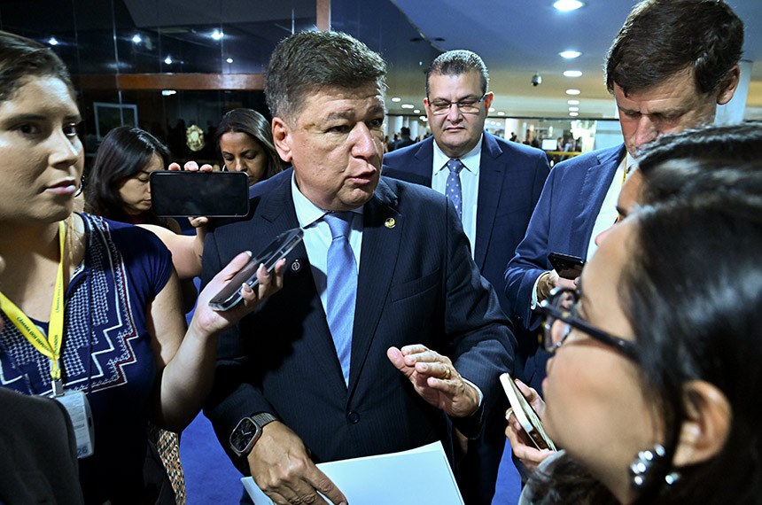 Nesta quarta-feira (4), Dino suspendeu a quebra dos sigilos bancário e fiscal da empresária Roberta Luchsinger, investigada pela CPMI do INSS.