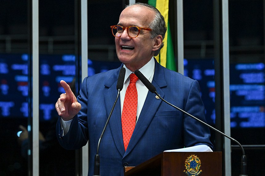 Senador Fernando Dueire (MDB-PE) em discurso à tribuna.