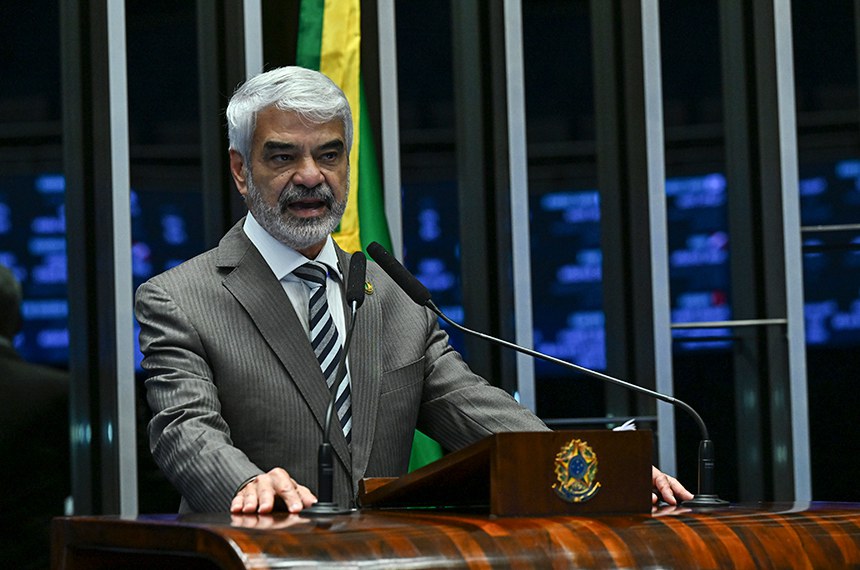 Senador Humberto Costa (PT-PE) em discurso à tribuna.