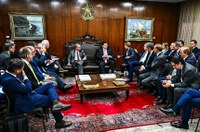 Em reunião no Senado, empregadores propõem discutir 6x1 depois das eleições