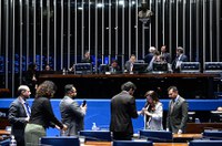 Após professores, garis, médicos e outros esperam por votação de piso salarial