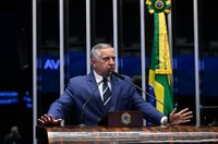 Izalci propõe livre negociação da jornada semanal e ampliação do teletrabalho