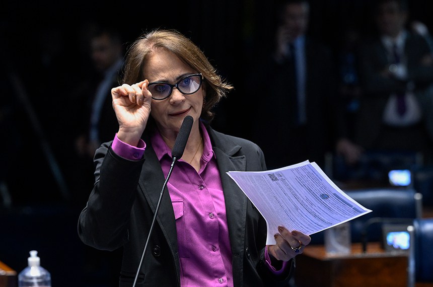 Senadora Damares Alves (Republicanos-DF) em pronunciamento à bancada.
