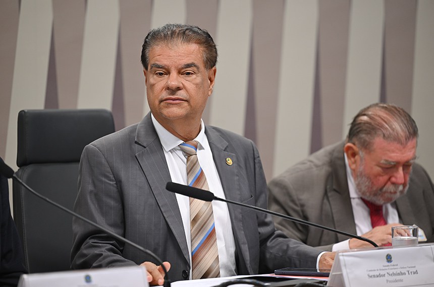 Mesa: 
presidente da CRE, senador Nelsinho Trad (PSD-MS); 
diretor da Agência Brasileira de Cooperação (ABC), embaixador Ruy Carlos Pereira. 