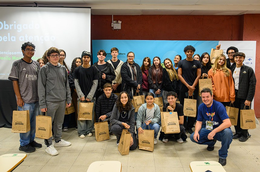 Segundo a coordenadora de Pré-Impressão da Gráfica do Senado, Tatiana Derze, o público lotou o espaço ao longo do evento. Ela destacou que um dos espaços foi pensado especialmente para o público infanto-juvenil.