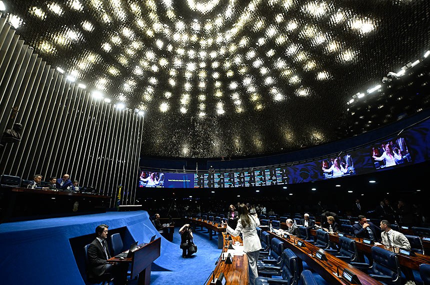 Mesa: 
presidente do Senado Federal, senador Davi Alcolumbre (União-AP) conduz sessão.