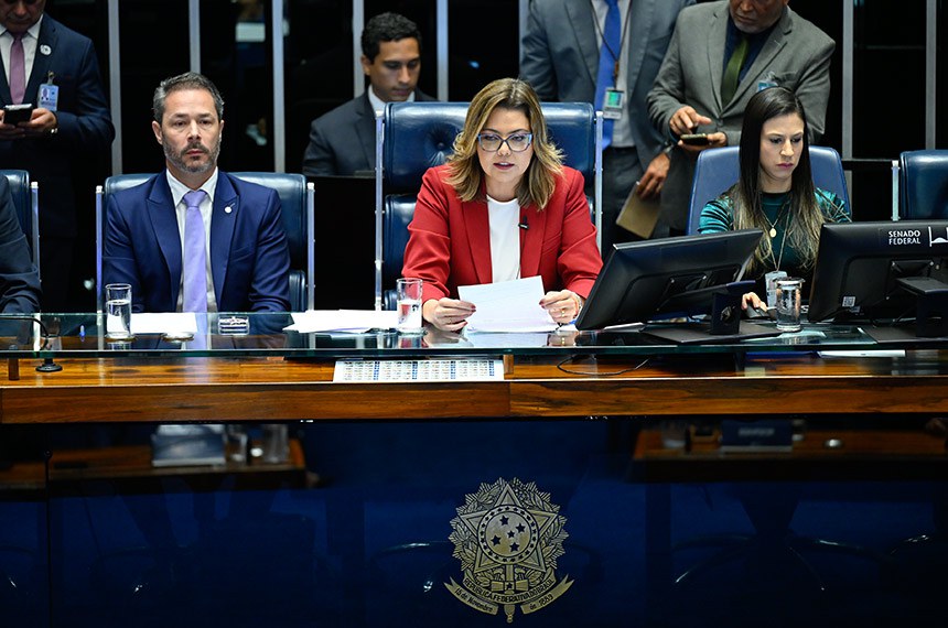 Mesa: 
requerente desta sessão, deputado Saulo Pedroso (PSD-SP); 
presidente e requerente desta sessão, senadora Leila Barros (PDT-DF); 
diretora da Secretaria Legislativa do Congresso Nacional, Roberta Lys de Moura Rochael.