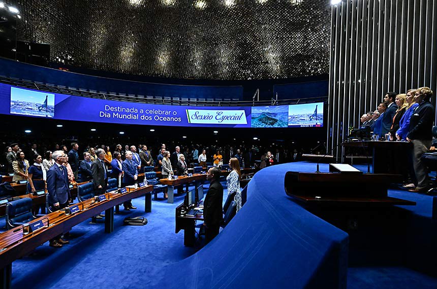 Mesa: 
diretor Geral do Instituto Nacional de Pesquisas Oceânicas e Professor de Estruturas Oceânicas e Engenharia Submarina da Universidade Federal do Rio de Janeiro, Segen Stefen;
presidente do Superior Tribunal de Justiça (STJ), Herman Benjamin;
secretário da Comissão Interministerial para os Recursos do Mar da Marinha do Brasil, Robledo de Lemos Costa e Sá;
presidente e requerente desta sessão, senador Nelsinho Trad (PSD-MS);
secretário desta sessão;
secretária-Executiva do Ministério do Meio Ambiente e Mudança do Clima, Anna Flávia de Senna Franco;
professora Adjunta da Faculdade de Direito da Universidade de Brasília (UnB), Carina Oliveira;
velejadora e Ativista, Heloísa Schürmann.