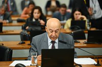 Em pronunciamento, à bancada, relator do PL 2.132/2025, senador Confúcio Moura (MDB-RO).