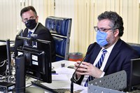 Senadores questionam Ernesto Araújo sobre impasses na compra de vacina