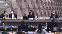 Silêncio de Maximiano irrita senadores na CPI