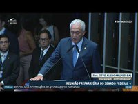 Otto Alencar lê juramento de posse dos novos senadores