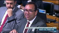 Minha Casa, Minha Vida promove desenvolvimento econômico, dizem debatedores