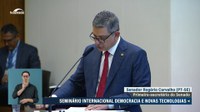 Rogério defende emprego benéfico das tecnologias digitais na democracia