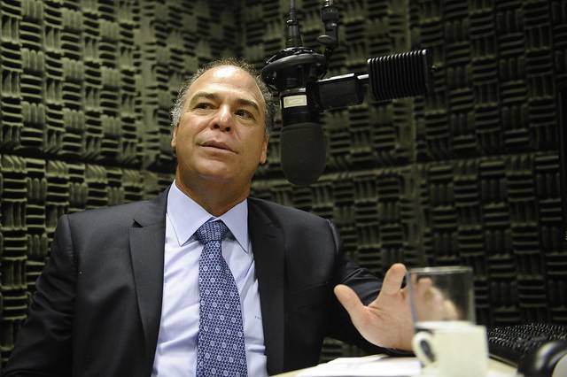 Senador Fernando Bezerra Coelho (PSB-PE) concede entrevista à Rádio Senado.  Foto: Edilson Rodrigues/Agência Senado  