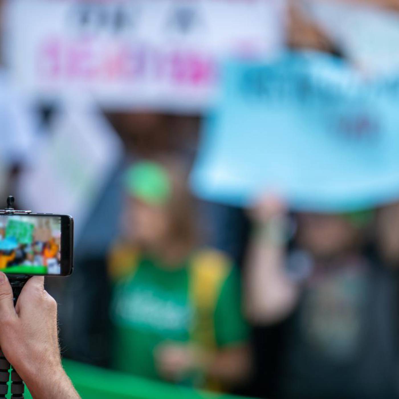 Geração Z e o poder das redes sociais nas novas revoltas políticas pelo mundo