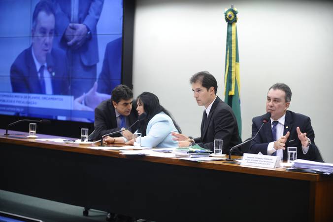 CMO: Análise de relatórios apresentados à Lei Orçamentária de 2016
Data: 12/11/2015
Horário: 10:00:00
Local: Plenário 2, Anexo II da Câmara dos Deputados

Foto: Marcos Oliveira/Agência Senado.