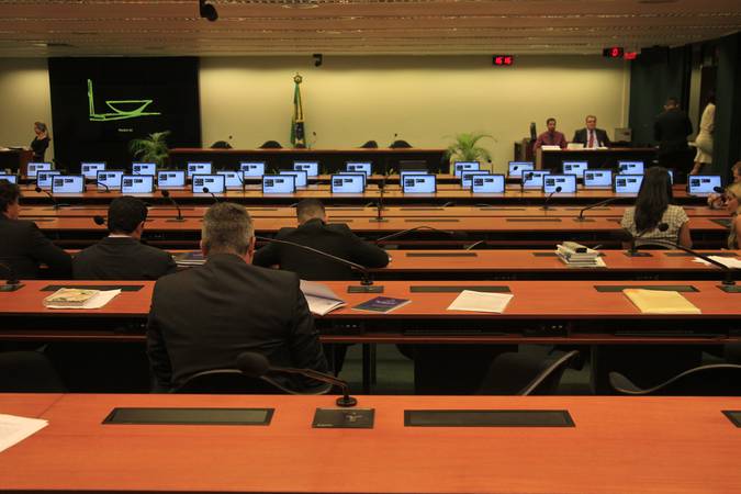 Comissão Mista de Planos, Orçamentos Públicos e Fiscalização (CMO) não realizada por   falta de quórum.

Comissão vazia

Foto: Beto Barata/Agência Senado.