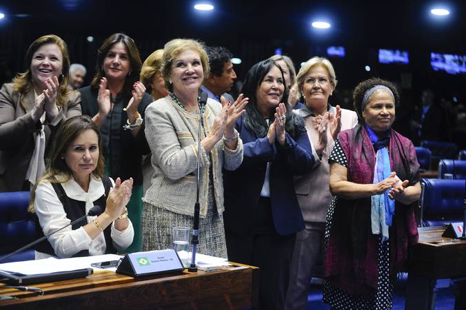 Bancada:
senadora Ana Amélia (PP-RS);
senadora Gleisi Hoffmann (PT-PR);
senadora Marta Suplicy (PMDB-SP);
senadora Regina Sousa (PT-PI);
senadora Rose de Freitas (PMDB-ES);
senadora Sandra Braga (PMDB-AM).