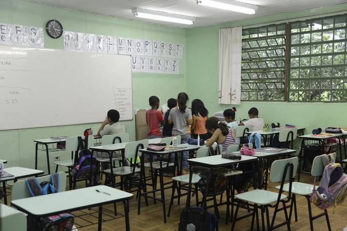 Porto Alegre - Sala de aula na Escola Municipal Ana Íris do Amaral (Valter Campanato/Agência Brasil)
