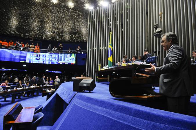 Plenário do Senado Federal durante sessão deliberativa ordinária. 

Em discurso, senador Cássio Cunha Lima (PSDB-PB). 

Foto: Marcos Oliveira/Agência Senado