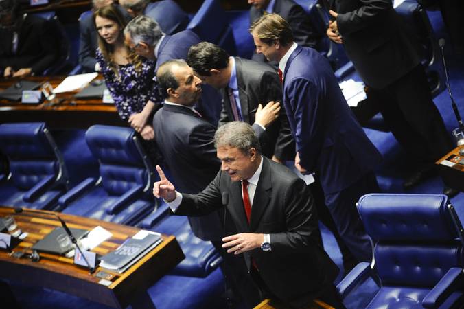 Plenário do Senado durante sessão deliberativa ordinária.

Em pronunciamento, senador Alvaro Dias (PV-PR).

Foto: Marcos Oliveira/Agência Senado