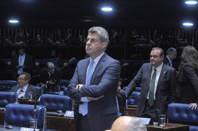 Plenário do Senado Federal durante sessão deliberativa ordinária. 

Em destaque, senador Romero Jucá (PMDB-RR). 

Foto: Waldemir Barreto/Agência Senado