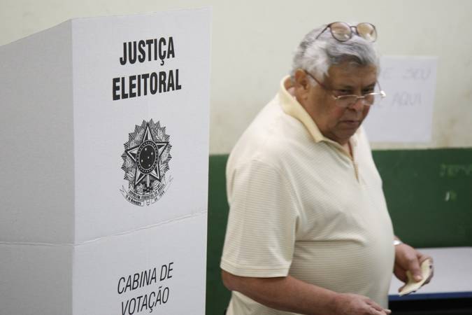 Eleies 2014 - Votao no primeiro turno das eleies no Colgio Dom Orione, no Lago Sul, em Braslia.