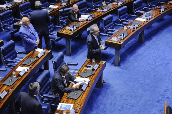 Plenário do Senado Federal durante sessão deliberativa ordinária. 

Em pronunciamento, senador Raimundo Lira (PMDB-PB). 

Foto: Marcos Oliveira/Agência Senado