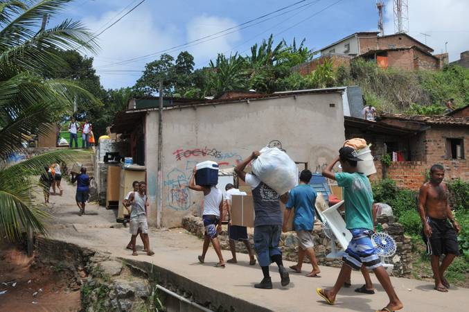 Retirada de Moradores da Favela no Ouro Preto
Foto:Marco Antônio/SECOM Maceió *** Local Caption *** Retirada de Moradores Ouro Preto