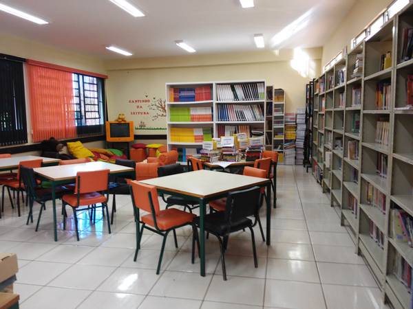 Escola transforma biblioteca em espaço aberto à comunidade.
Foto: Divulgação SEED