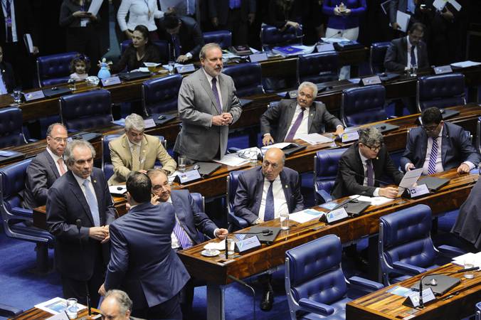 Plenário do Senado durante sessão deliberativa ordinária.

Em pronunciamento,  senador Armando Monteiro (PTB-PE).

Foto: Marcos Oliveira/Agência Senado