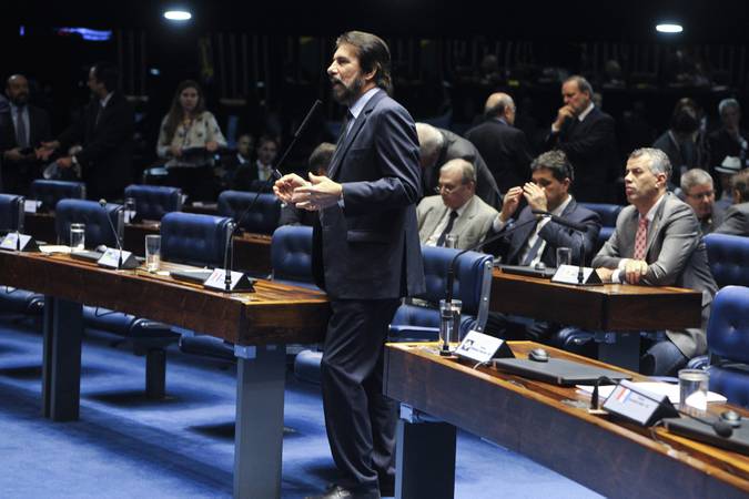 Plenário do Senado Federal durante sessão deliberativa ordinária. 

À bancada em pronunciamento, senador Valdir Raupp (MDB-RO).

Foto: Moreira Mariz/Agência Senado