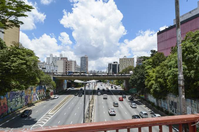 Sao Paulo, São Paulo - Brazil, December 04, 2016 - unknown drivers on the Radial Leste avenue in sao paulo city, one of the largest avenues in the city