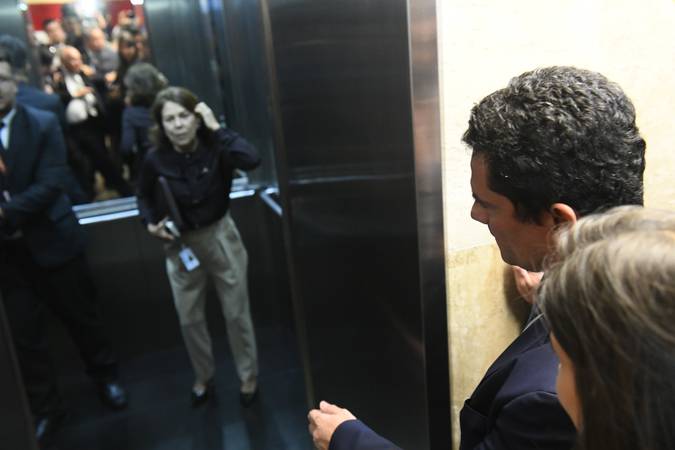 Movimentação nas dependências do Senado Federal.

Ministro da Justiça, Sérgio Moro chega ao Senado Federal. 

Foto: Marcos Oliveira/Agência Senado