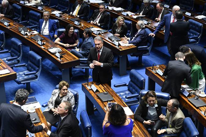 Plenário do Senado Federal durante sessão deliberativa ordinária. 

À bancada, em pronunciamento, senador Alvaro Dias (Podemos-PR).

Foto: Marcos Oliveira/Agência Senado