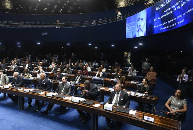 Plenário do Senado Federal durante sessão especial destinada a homenagear o Dr. Adolfo Bezerra de Menezes.

À bancada, convidados acompanham sessão.

Foto: Jefferson Rudy/Agência Senado