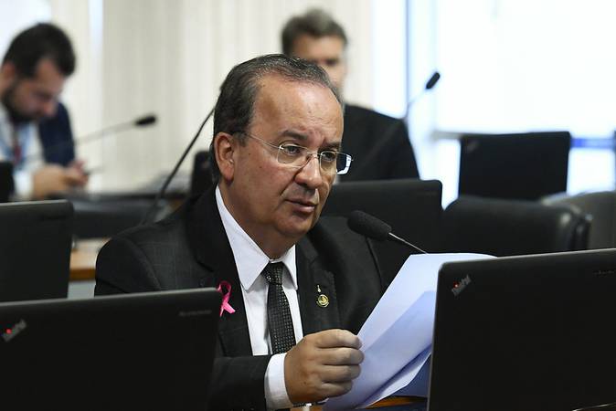 Em pronunciamento, à bancada, senador Jorginho Mello (PL-SC).\r\rFoto: Geraldo Magela/Agência Senado