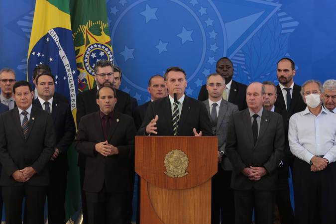O presidente da República, Jair Bolsonaro, faz Pronunciamento no Palácio do Planalto