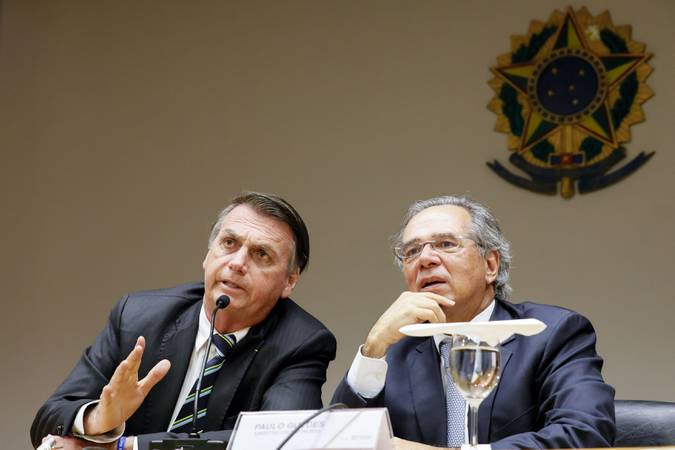 Presidente da República, Jair Bolsonaro durante reunião com o Ministro da Economia, Paulo Guedes.
Foto: Isac Nóbrega/PR
