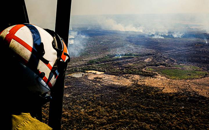 Sobrevoo em área devastada por queimadas no Pantanal.