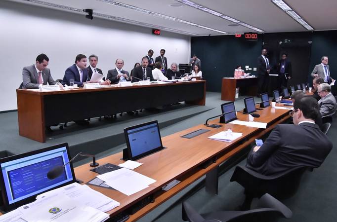 Comissão Mista de Planos, Orçamentos Públicos e Fiscalização (CMO) realiza reunião deliberativa. 

