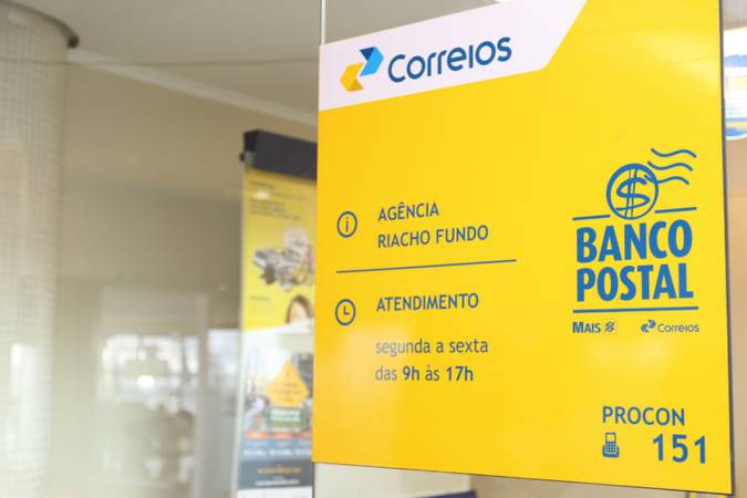 Placa de agência dos Correios/Banco Postal.