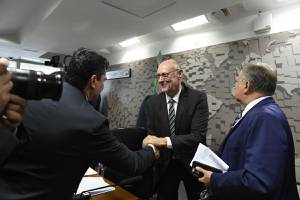 Novo diretor da Abin tem nome aprovado por unanimidade ...