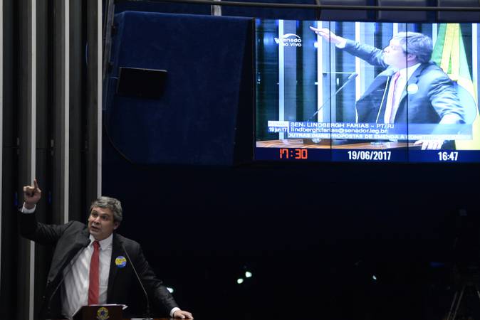 Plenário do Senado Federal durante sessão não deliberativa. 

Em discurso, senador Lindbergh Farias (PT-RJ). 

Foto: Jefferson Rudy/Agência Senado