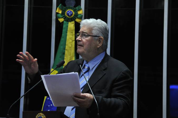 Plenário do Senado durante sessão deliberativa ordinária.

Em discurso, à tribuna, senador Roberto Requião (PMDB-PR).

Foto: Moreira Mariz/Agência Senado.