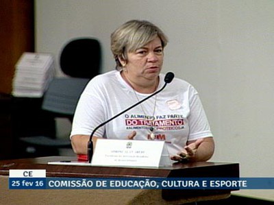 A médica Simone Arede expõe características da doença rara que inclui o alimento como remédio