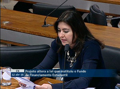 Nota mínima do Enem pode ser critério para financiamento estudantil, diz Simone Tebet